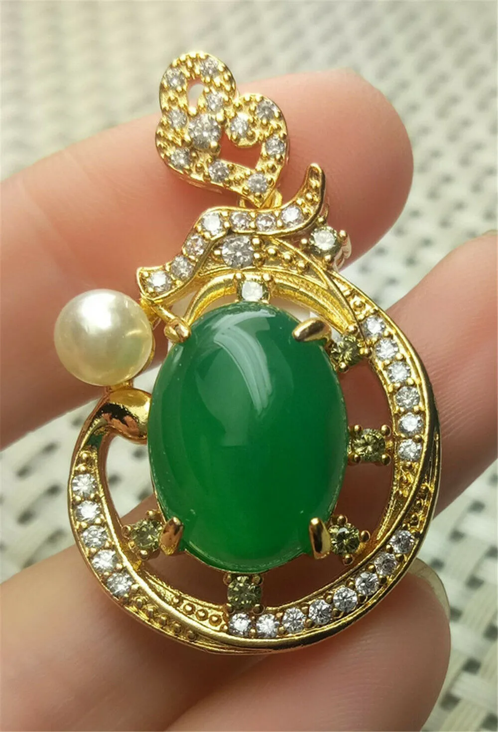 10% OFF- Certified Natural Emerald A*Jade Handcrafted Oval Green Jade Pearl Pendant-Gold 925 Sterling Silver A2017