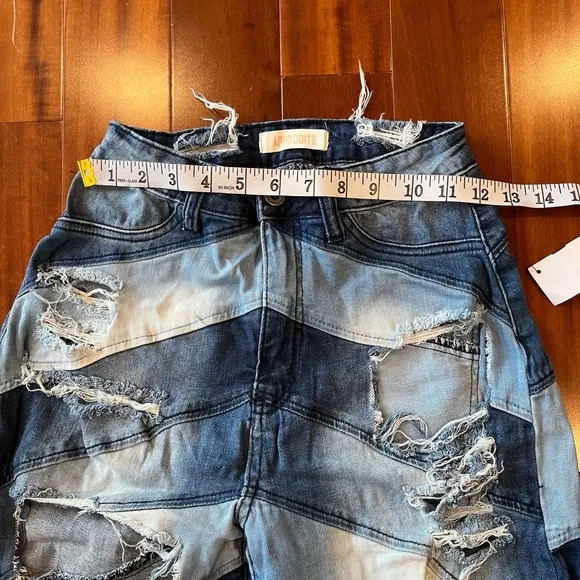 AKIRA Aphrodite Blue Jeans Distressed Ripped Wide Leg Patchwork Size 3 / 26
