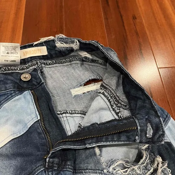AKIRA Aphrodite Blue Jeans Distressed Ripped Wide Leg Patchwork Size 3 / 26