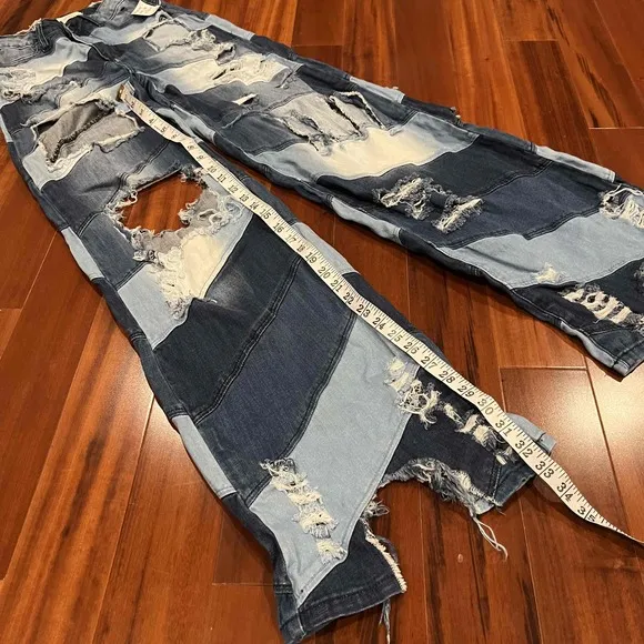 AKIRA Aphrodite Blue Jeans Distressed Ripped Wide Leg Patchwork Size 3 / 26