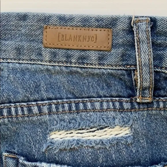 Blank NYC distressed contrast panel jean. Size 24
