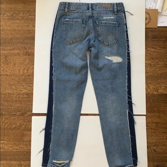 Blank NYC distressed contrast panel jean. Size 24