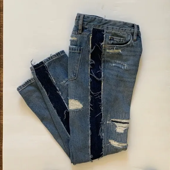 Blank NYC distressed contrast panel jean. Size 24