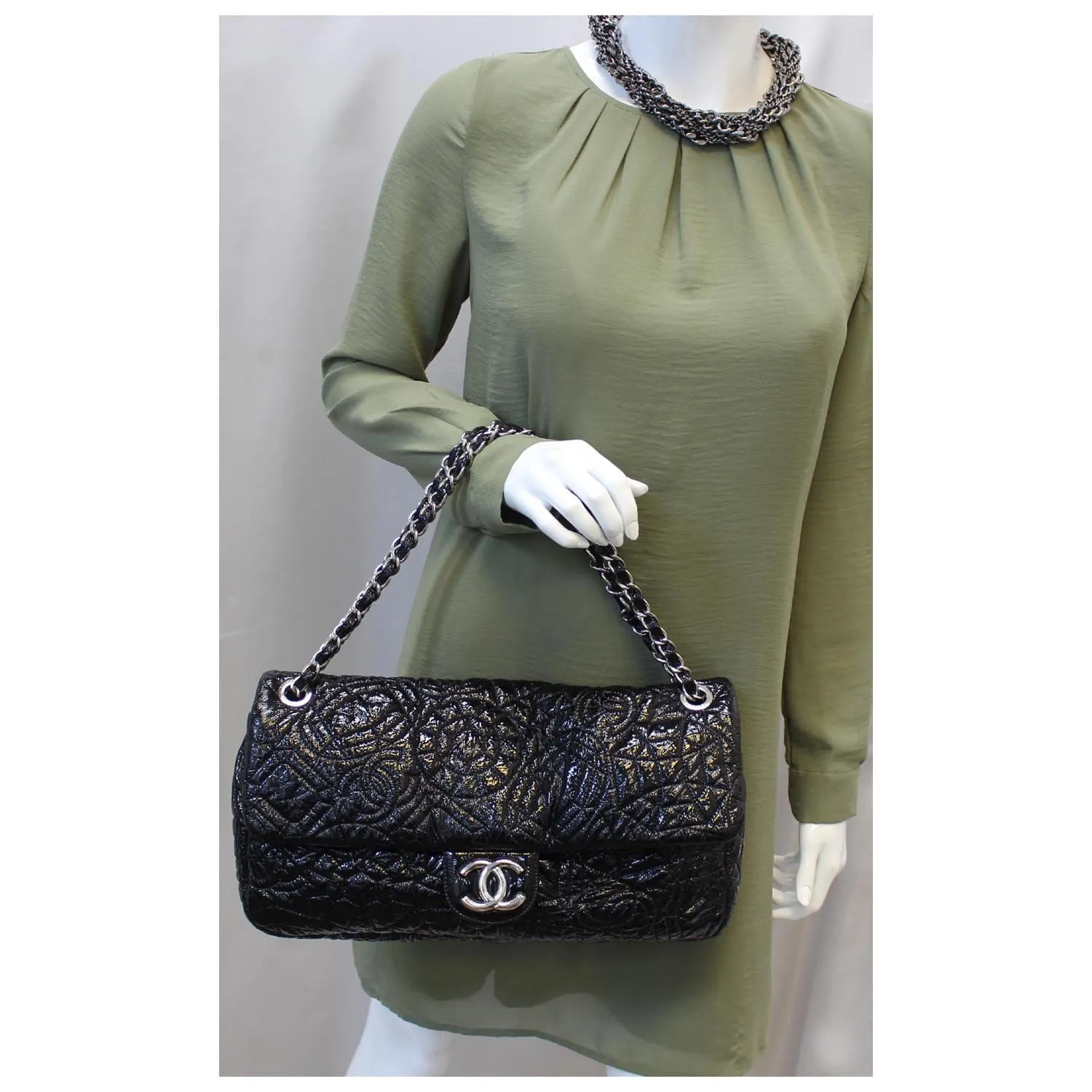 CHANEL Quilted Pattern Jumbo Single Flap Bag Black