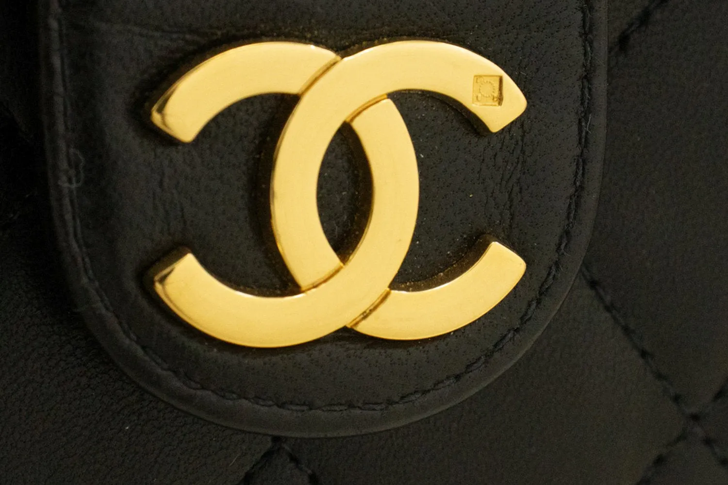 CHANEL Small Chain Shoulder Bag Clutch Black Quilted Flap Lambskin n26
