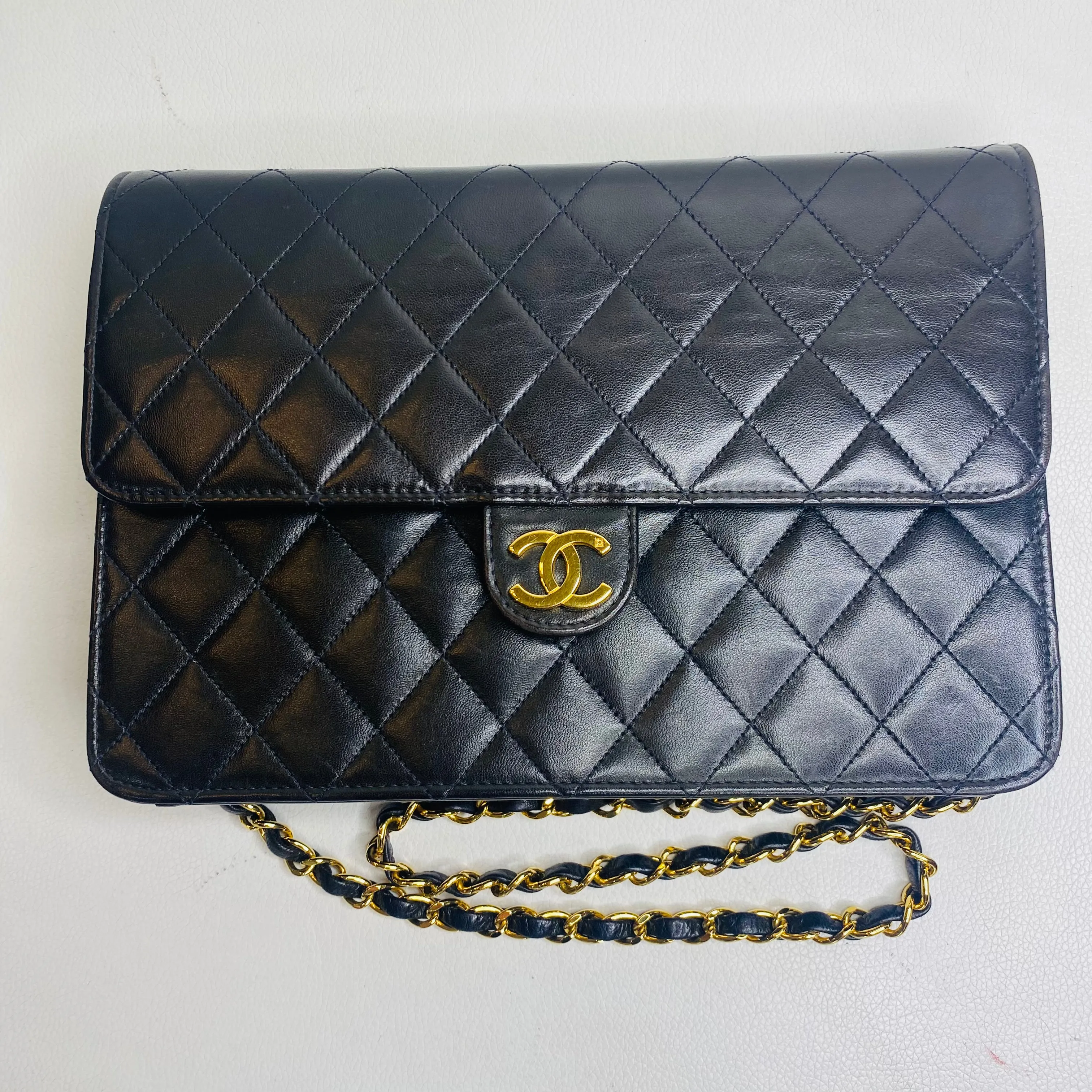 CHANEL Vintage Black Quilted Lambskin Leather Medium Single Chain Flap Bag in NEW CONDITION
