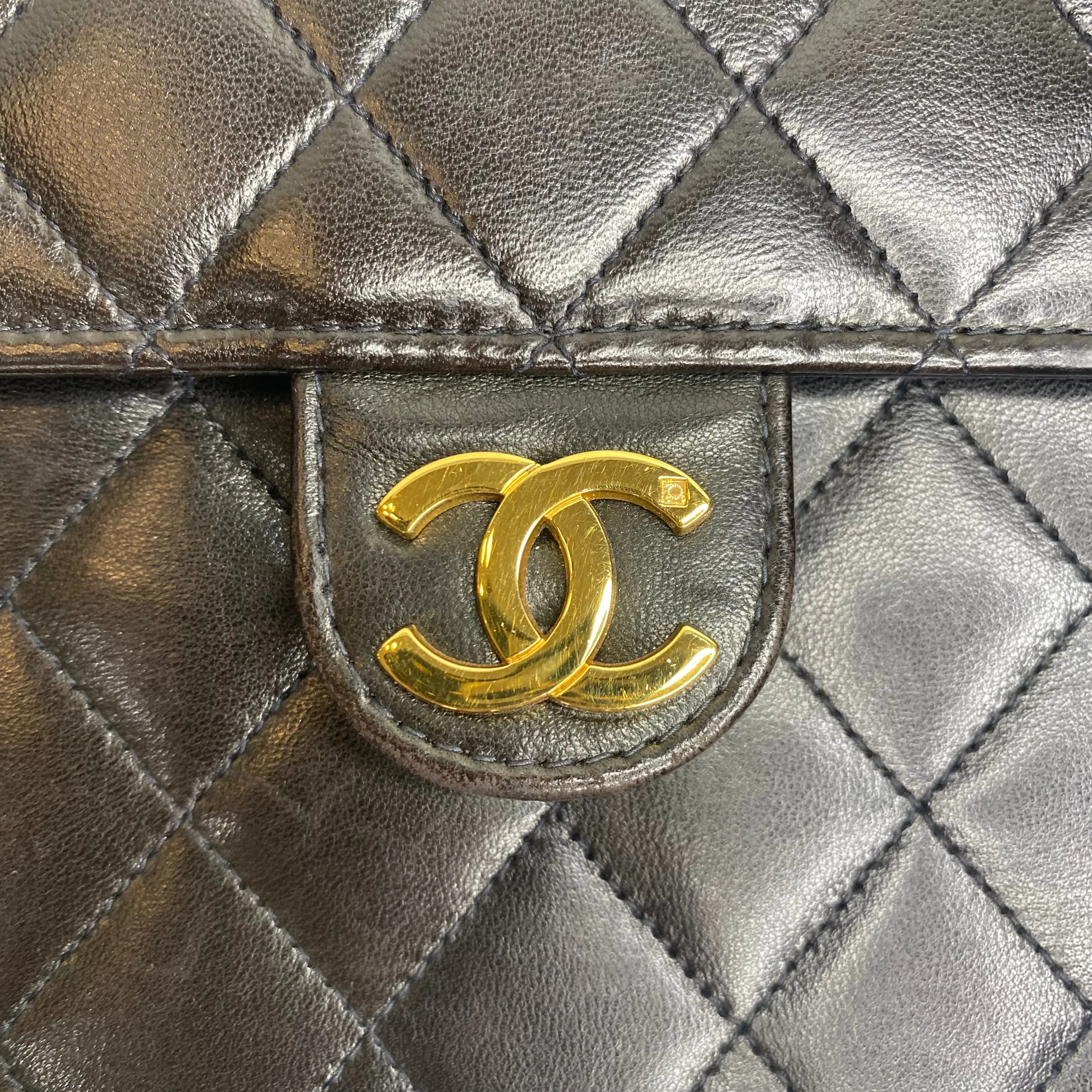 CHANEL Vintage Black Quilted Lambskin Leather Medium Single Chain Flap Bag in NEW CONDITION