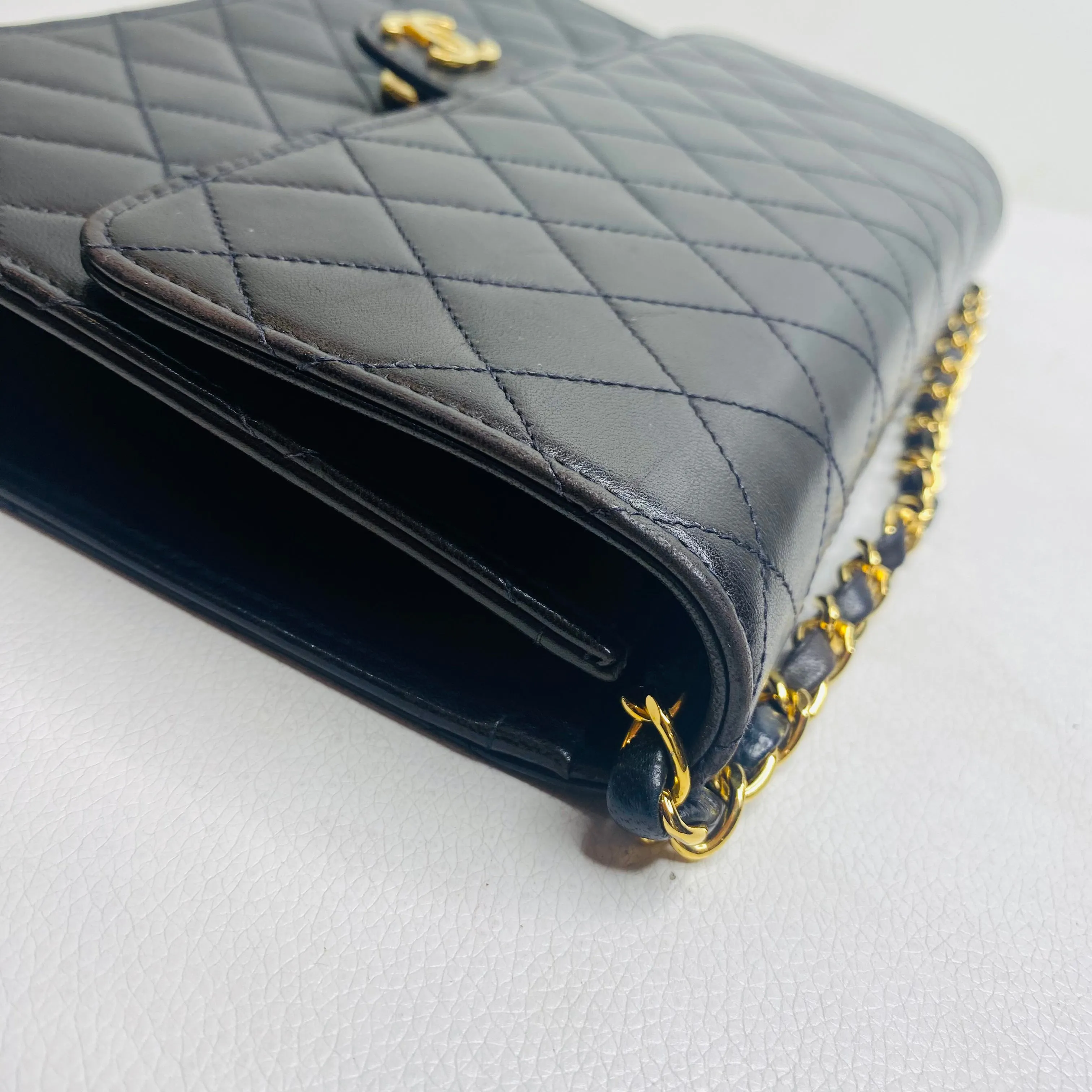 CHANEL Vintage Black Quilted Lambskin Leather Medium Single Chain Flap Bag in NEW CONDITION