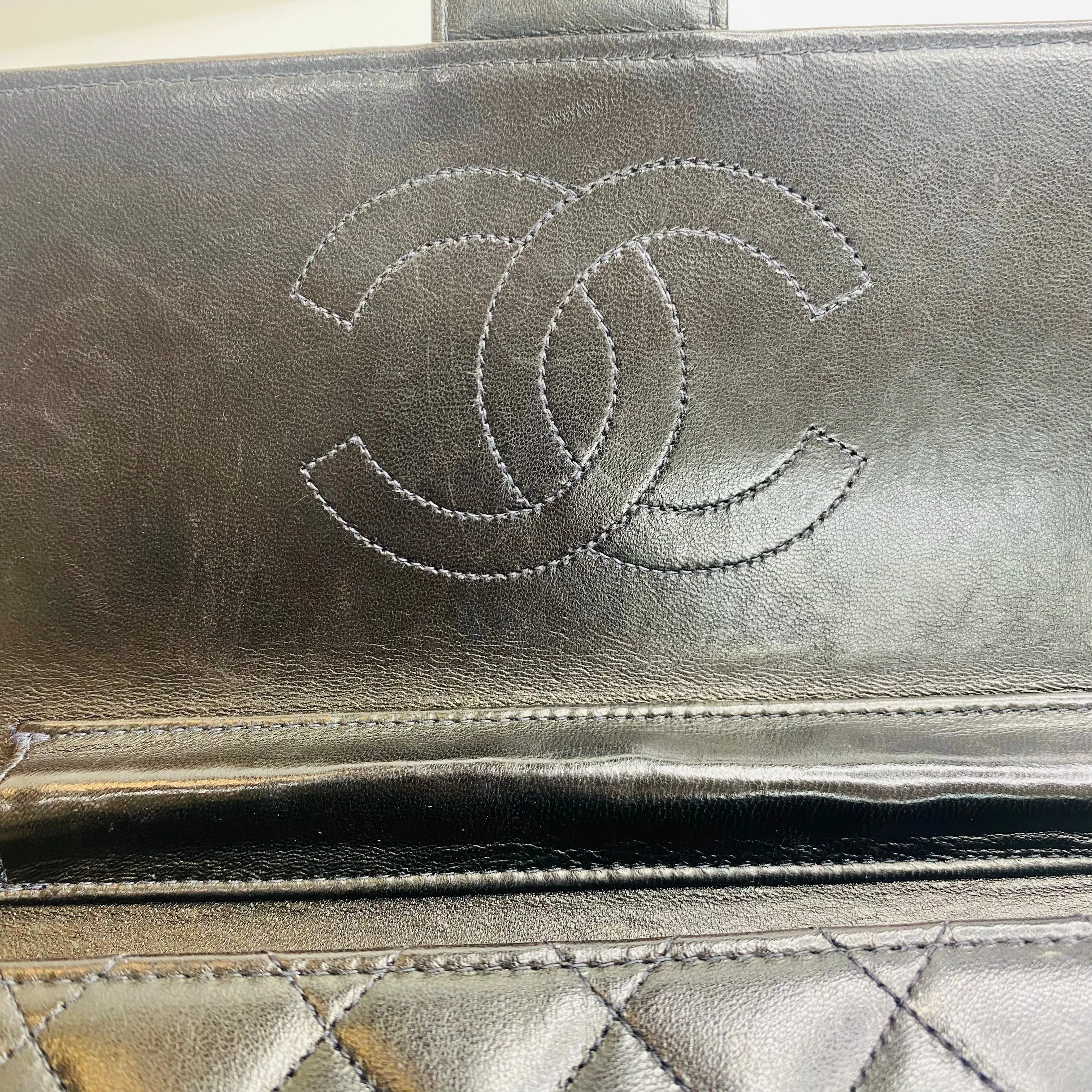 CHANEL Vintage Black Quilted Lambskin Leather Medium Single Chain Flap Bag in NEW CONDITION