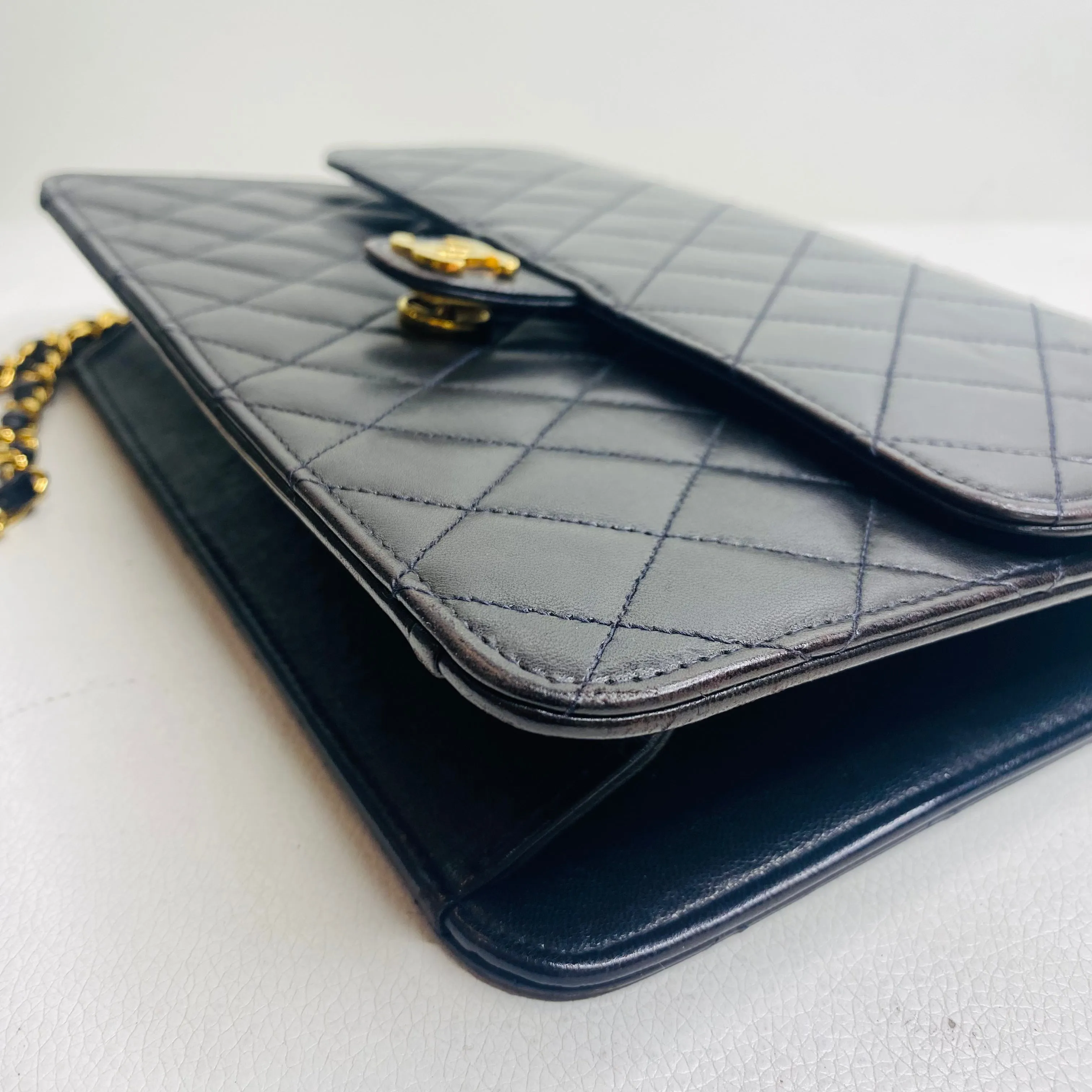 CHANEL Vintage Black Quilted Lambskin Leather Medium Single Chain Flap Bag in NEW CONDITION