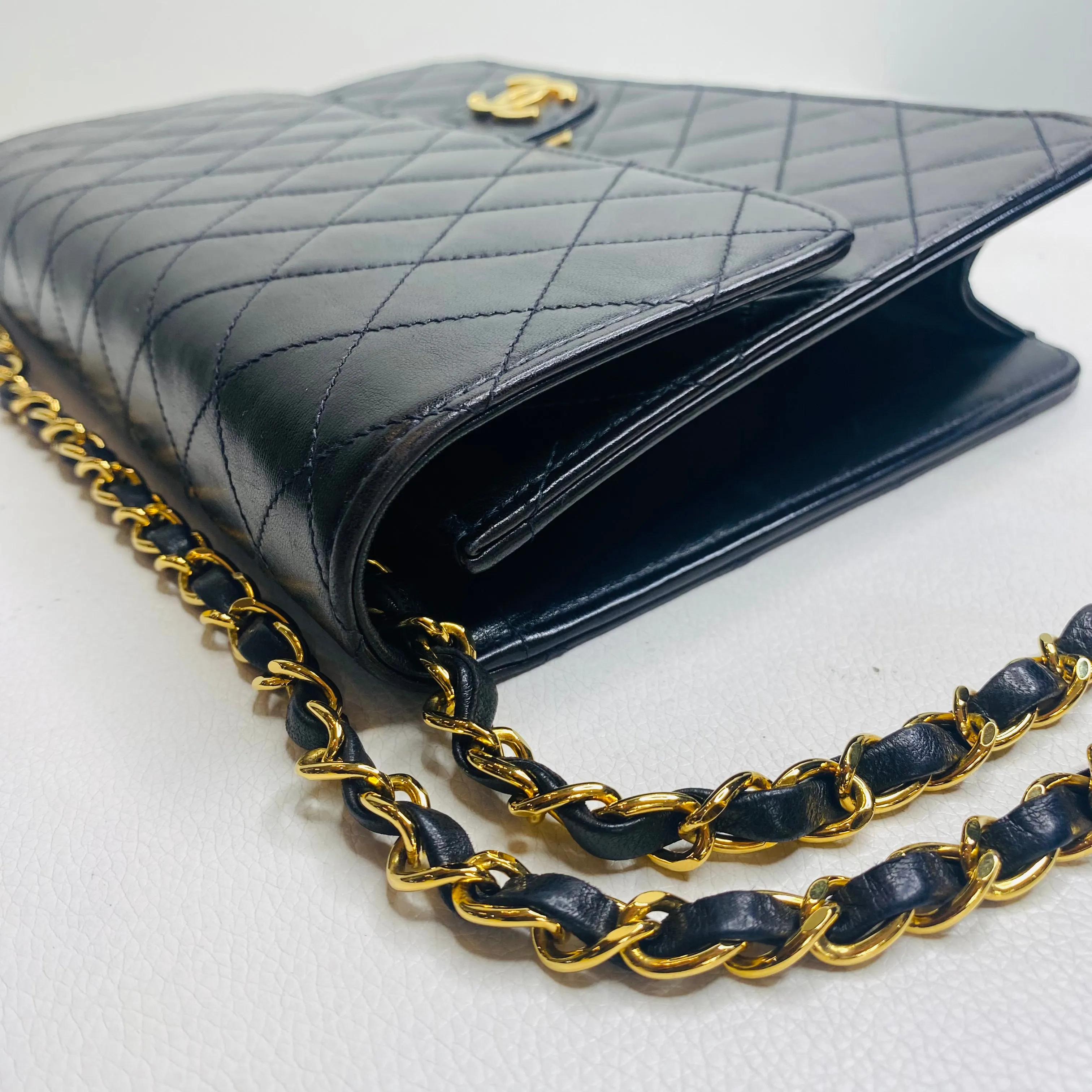 CHANEL Vintage Black Quilted Lambskin Leather Medium Single Chain Flap Bag in NEW CONDITION
