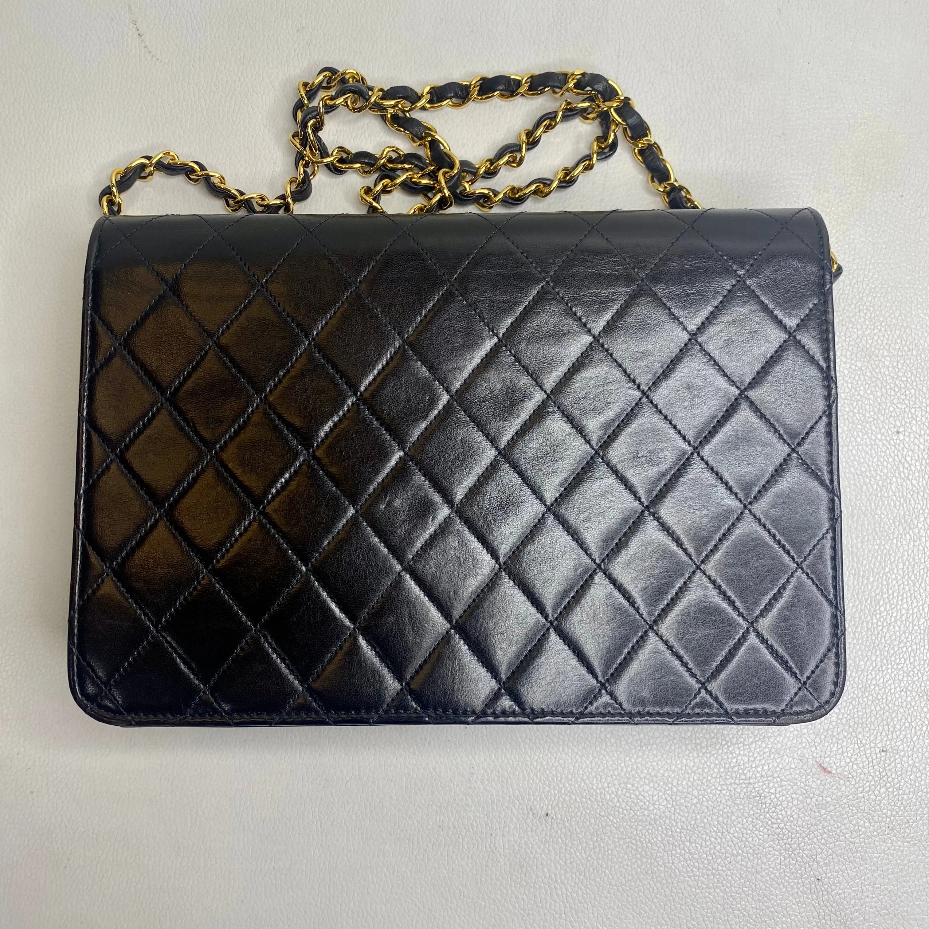 CHANEL Vintage Black Quilted Lambskin Leather Medium Single Chain Flap Bag in NEW CONDITION