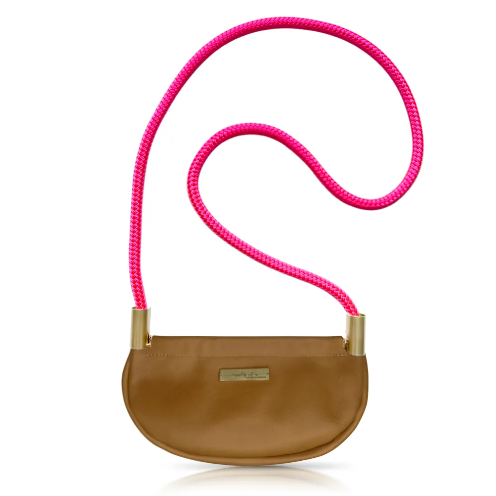 Clam Shell Bag in Beach Nut Leather