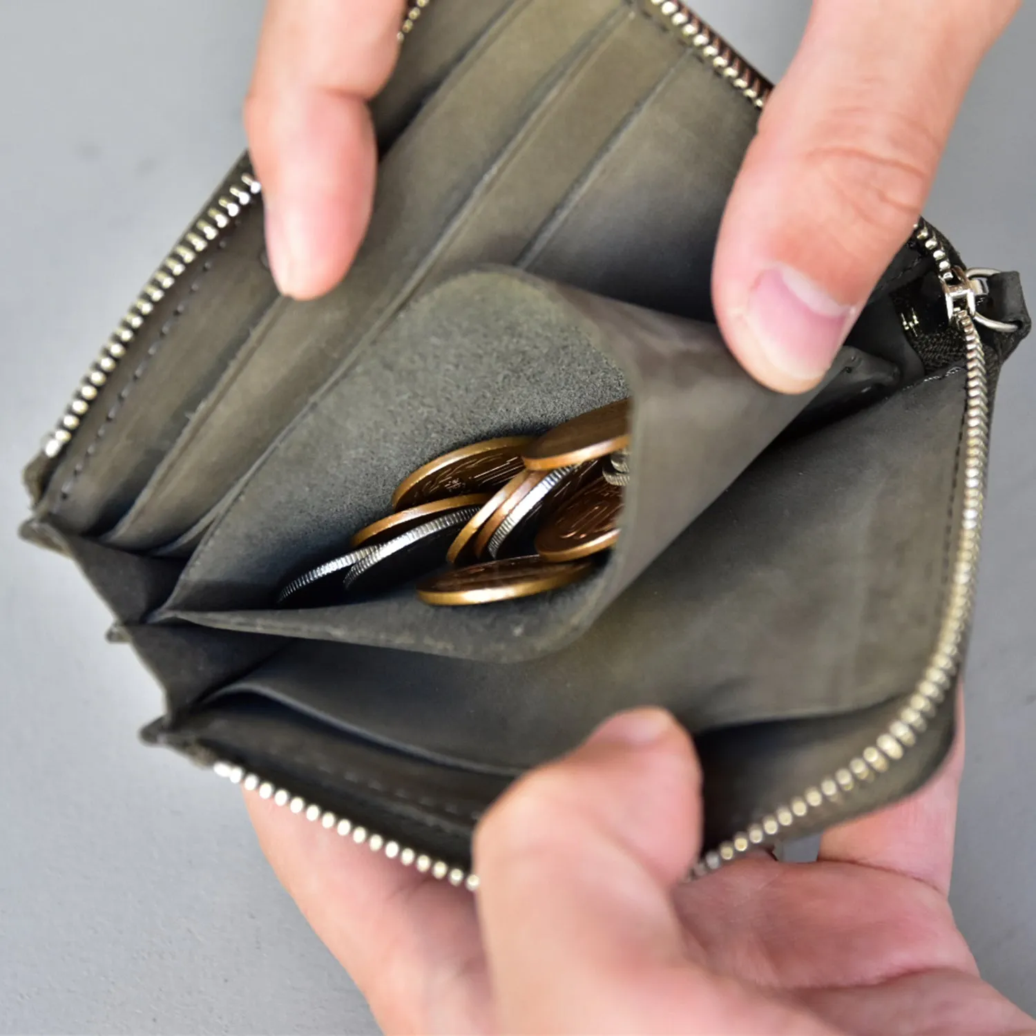 CRONY. | クルニー　【TATUM】Half Zip Wallet Small