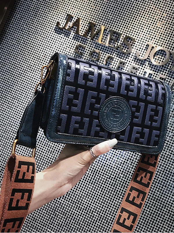 Fashion Letter One Shoulder Slung Small Square Bag