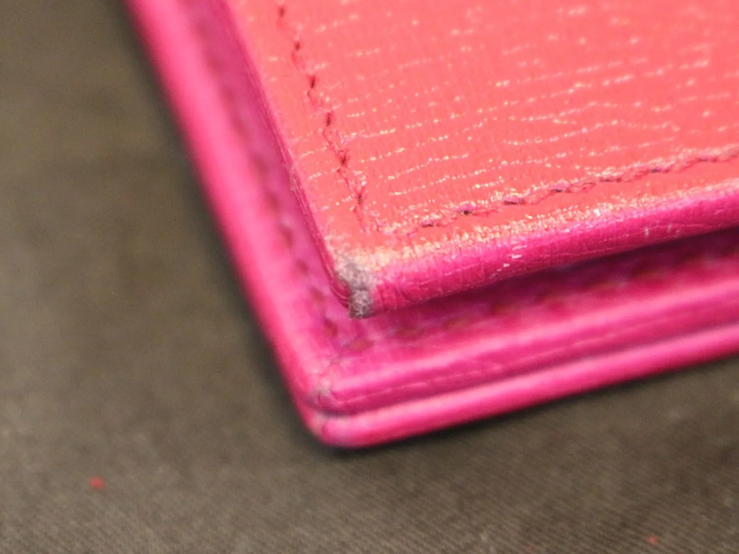 GUCCI Chain Red/Fuchsia Crossbody Clutch Bag