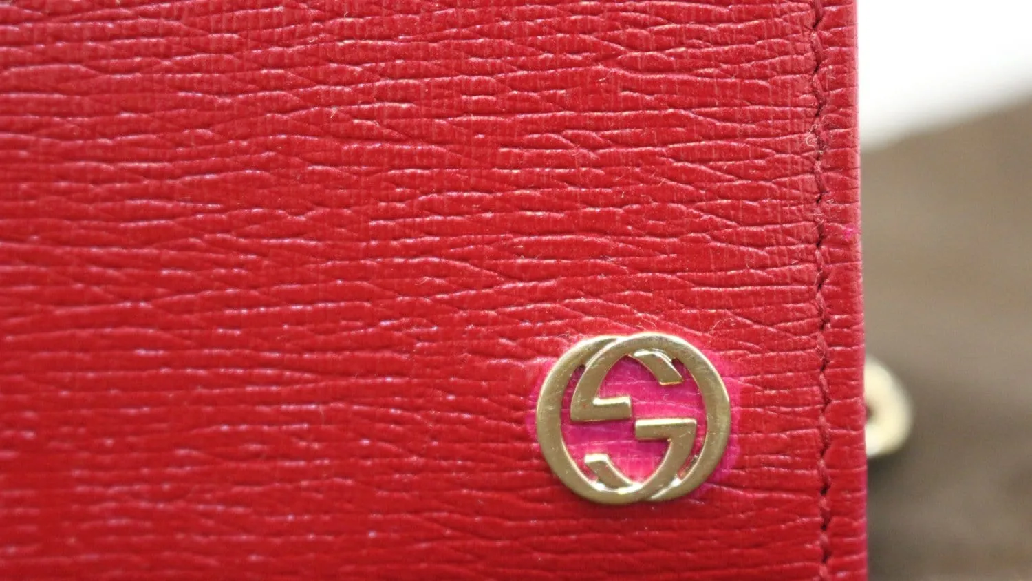 GUCCI Chain Red/Fuchsia Crossbody Clutch Bag