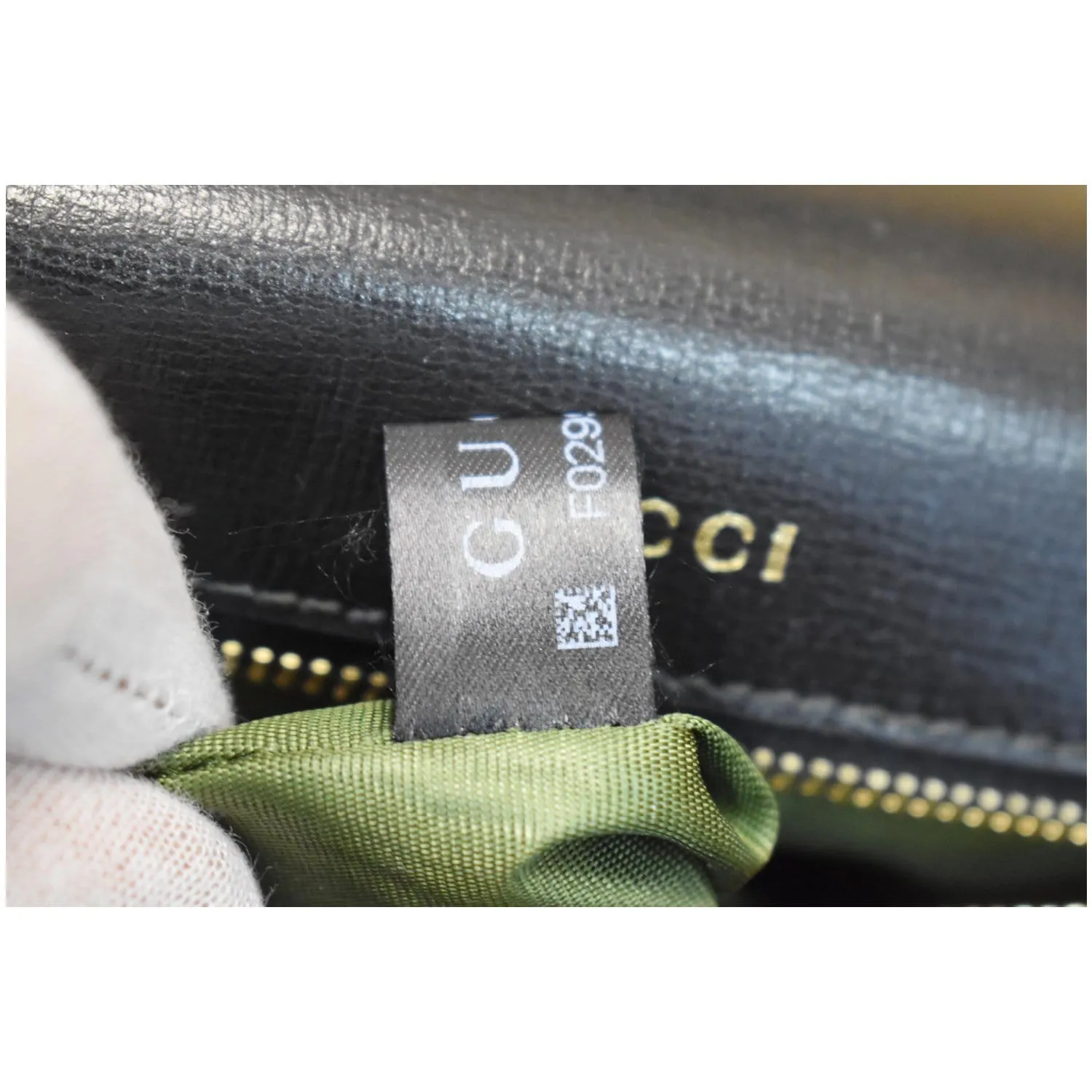 GUCCI Logo Plaque Leather Shoulder Bag Black 589471