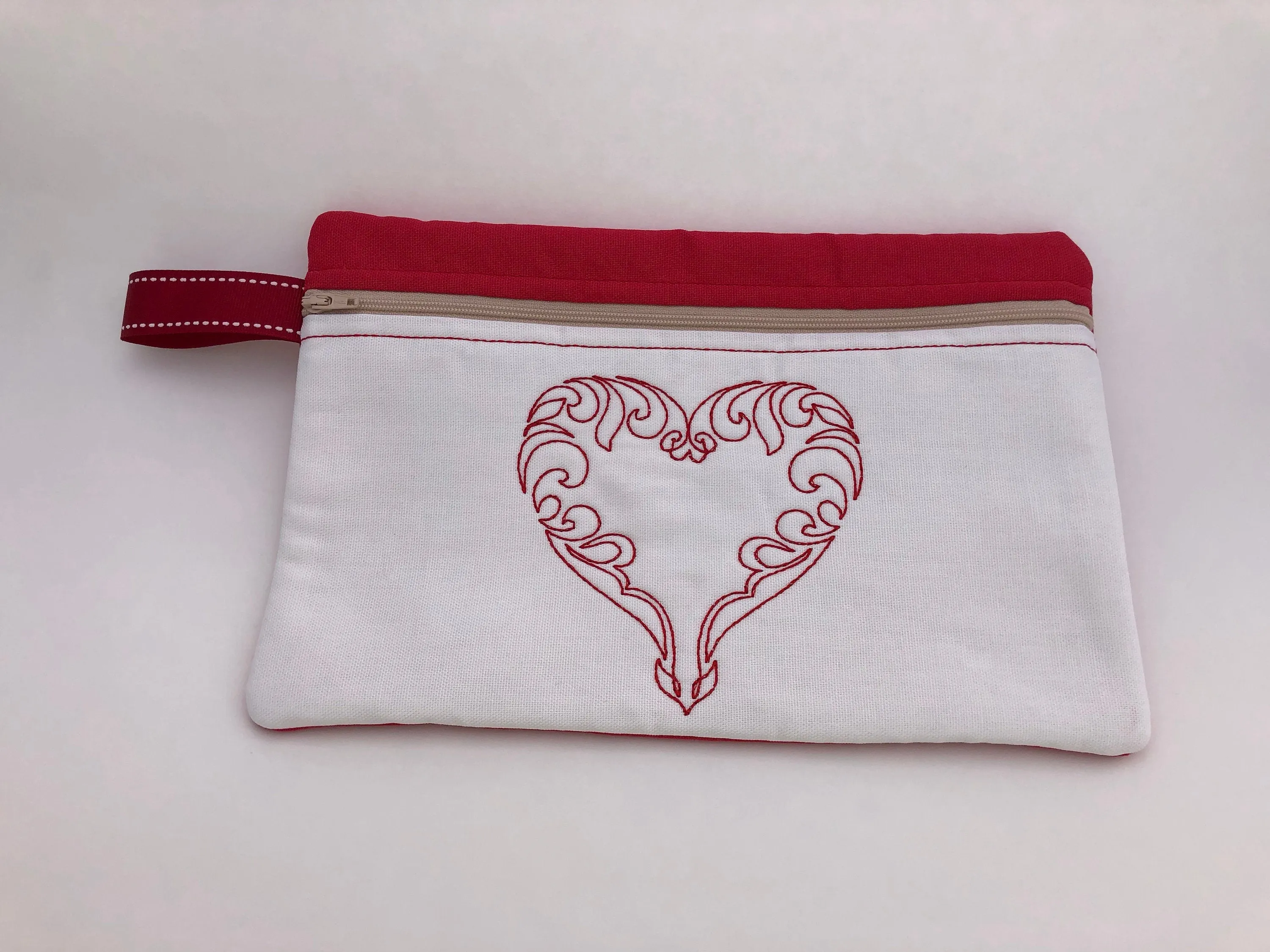 iPad or Tablet Bag Embroidered Heart | stitchywoman.net