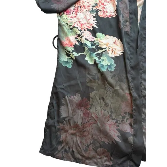 Kim   Ono Coral‎ Chrysanthemum Kimono Robe One Size Black Florals