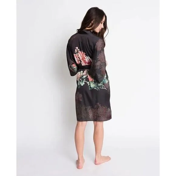 Kim   Ono Coral‎ Chrysanthemum Kimono Robe One Size Black Florals