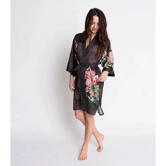 Kim   Ono Coral‎ Chrysanthemum Kimono Robe One Size Black Florals