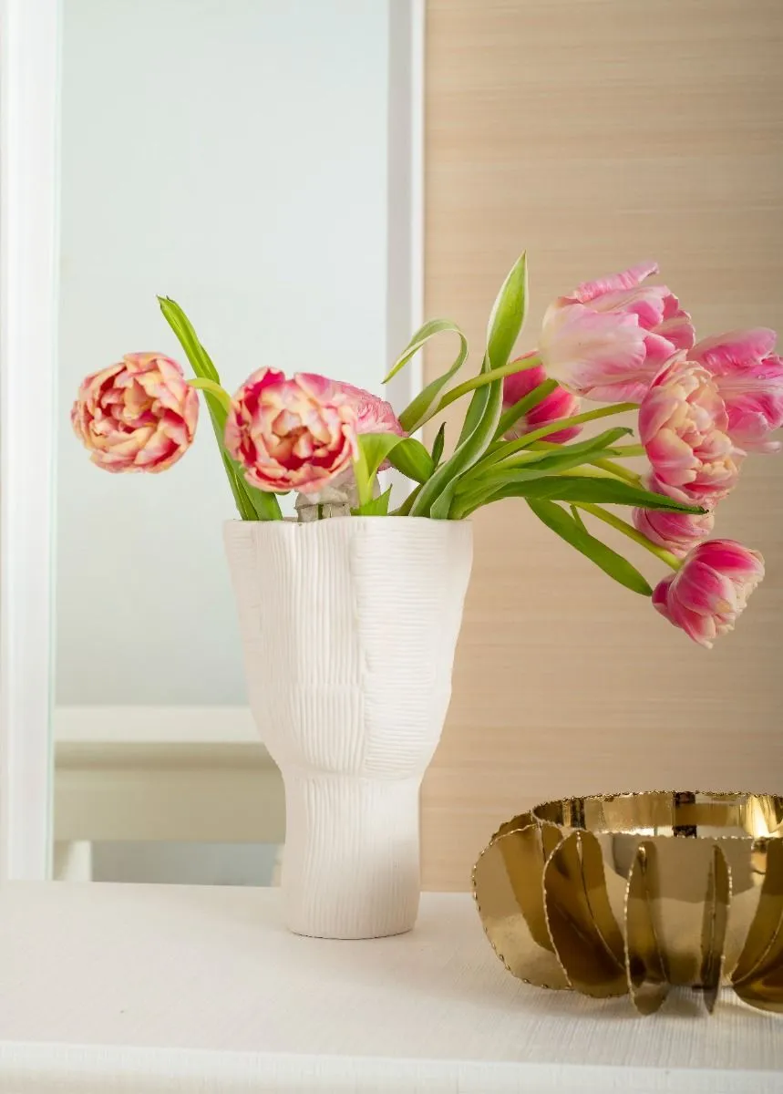 Krissa Large Vase / Blanc de Chine