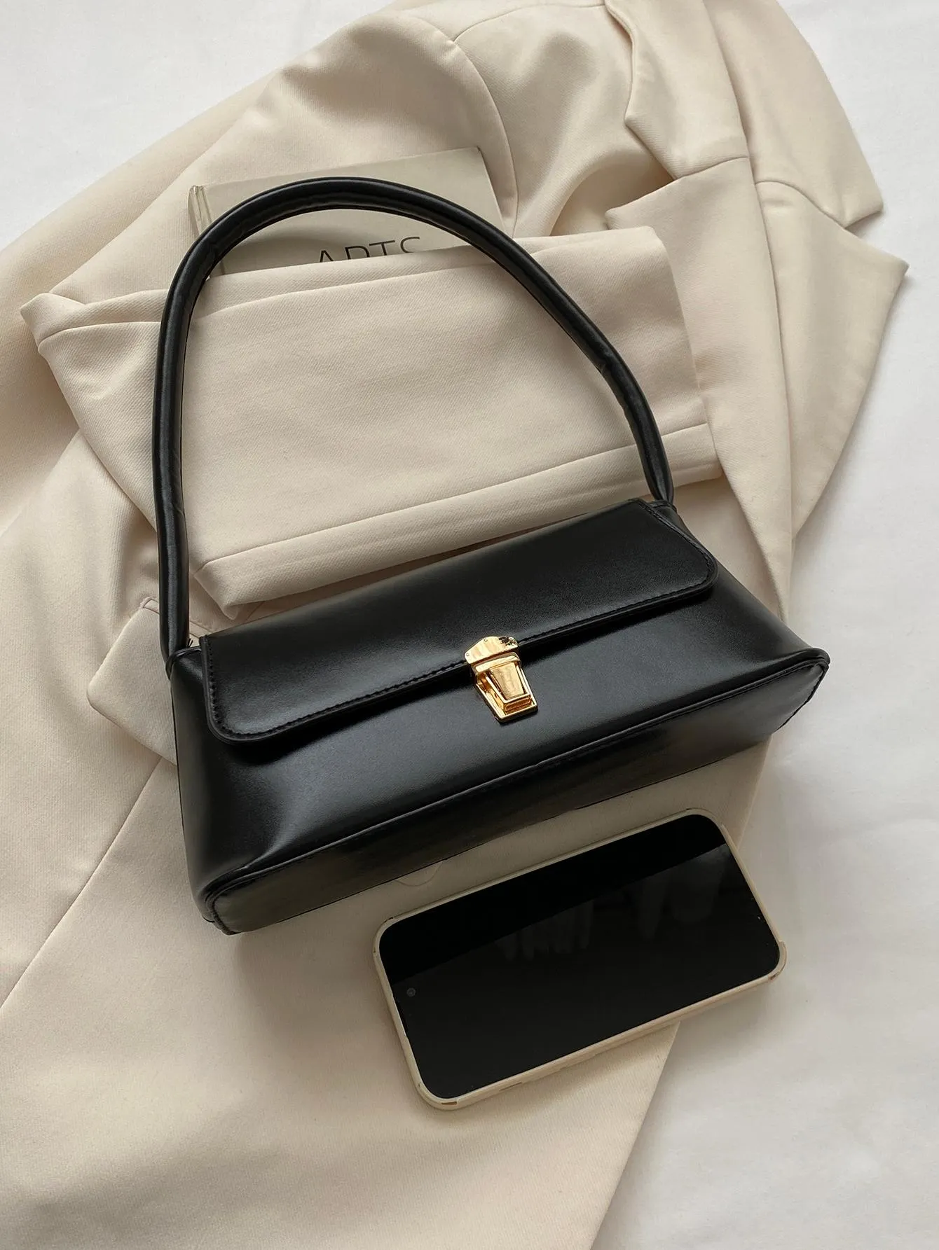 Leather Metal Lock Decoration Clamshell Baguette Bag - Black