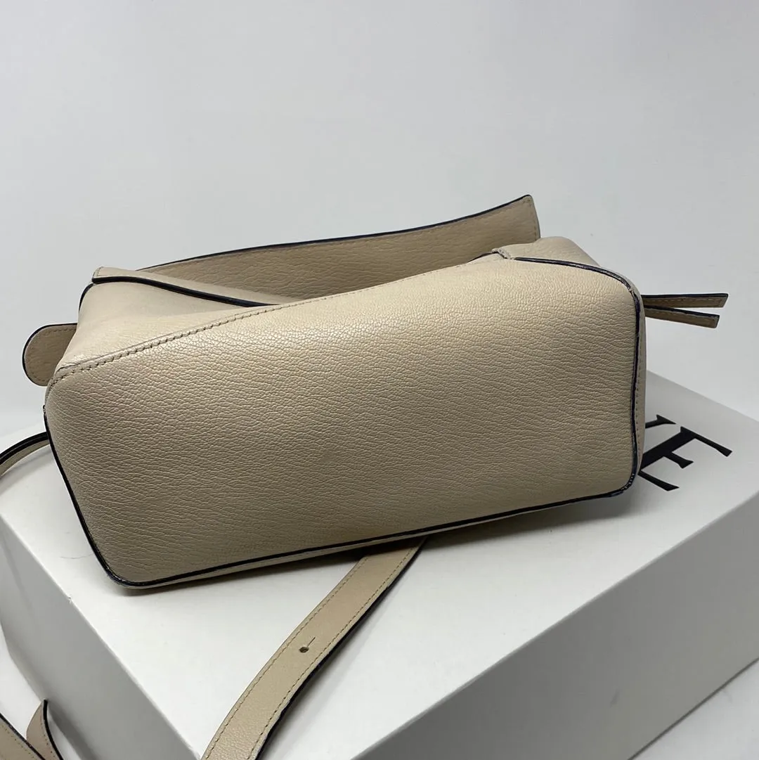 Loewe Puzzle Edge Bag Angora