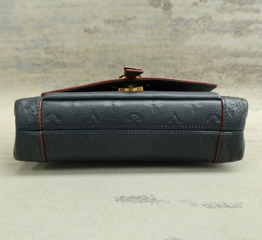 Louis Vuitton Blanche Navy Monogram Leather Shoulder bag