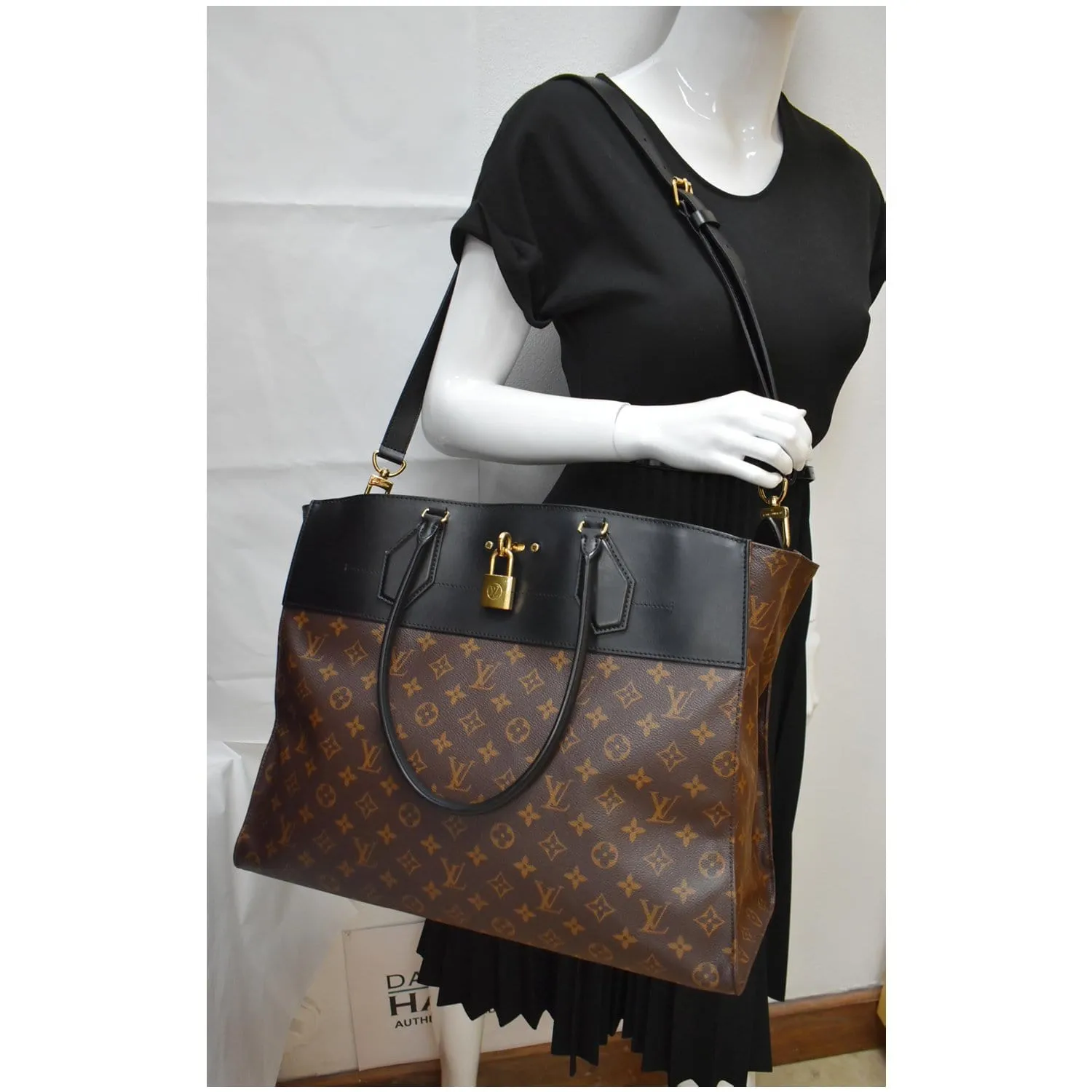 LOUIS VUITTON City Steamer XXL Leather Shoulder Bag Brown