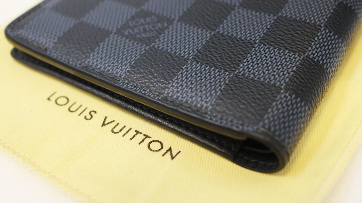 LOUIS VUITTON Damier Graphite Multiple Wallet