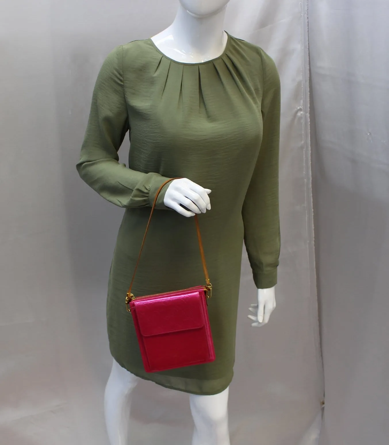 LOUIS VUITTON Monogram Vernis Mott Fuchsia Pink Shoulder Bag