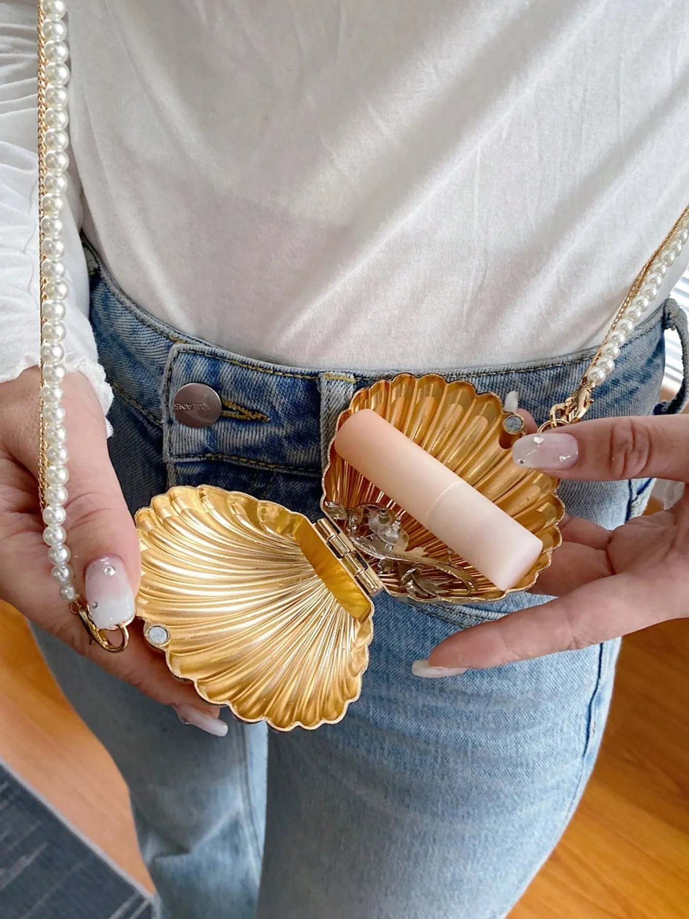 Metal Shell Pearl Chain Mini Shoulder Bag