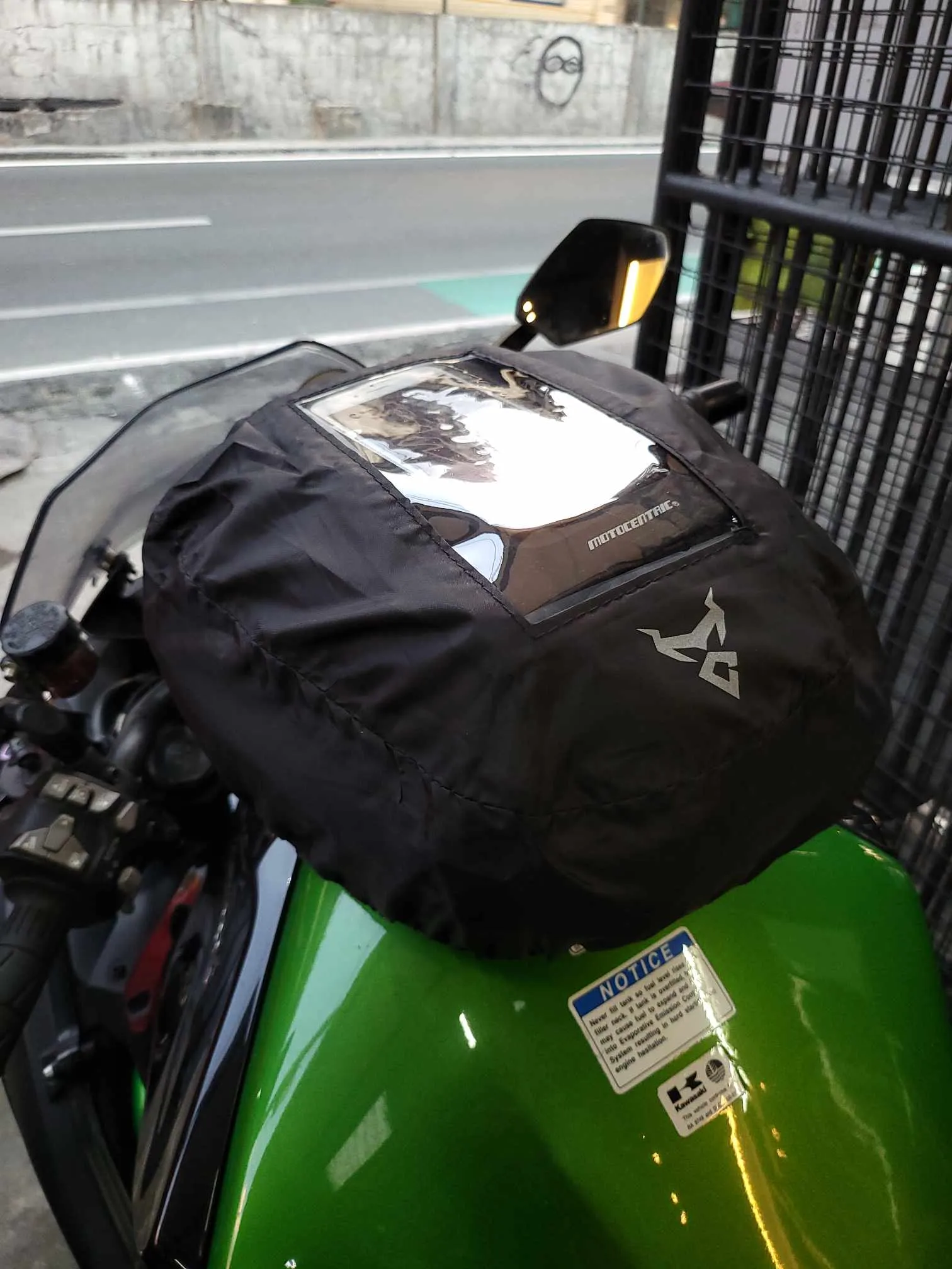MOTOCENTRIC TANK BAG (BLACK)