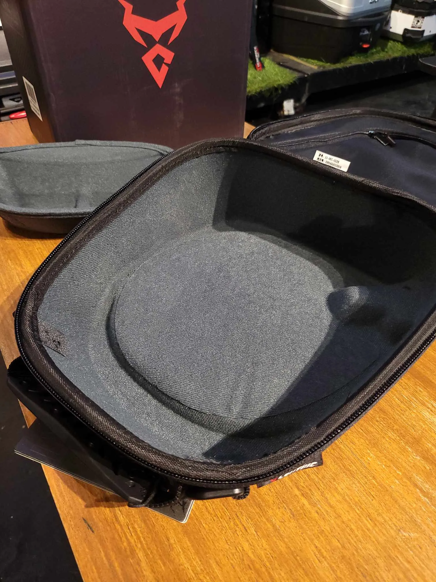 MOTOCENTRIC TANK BAG (BLACK)