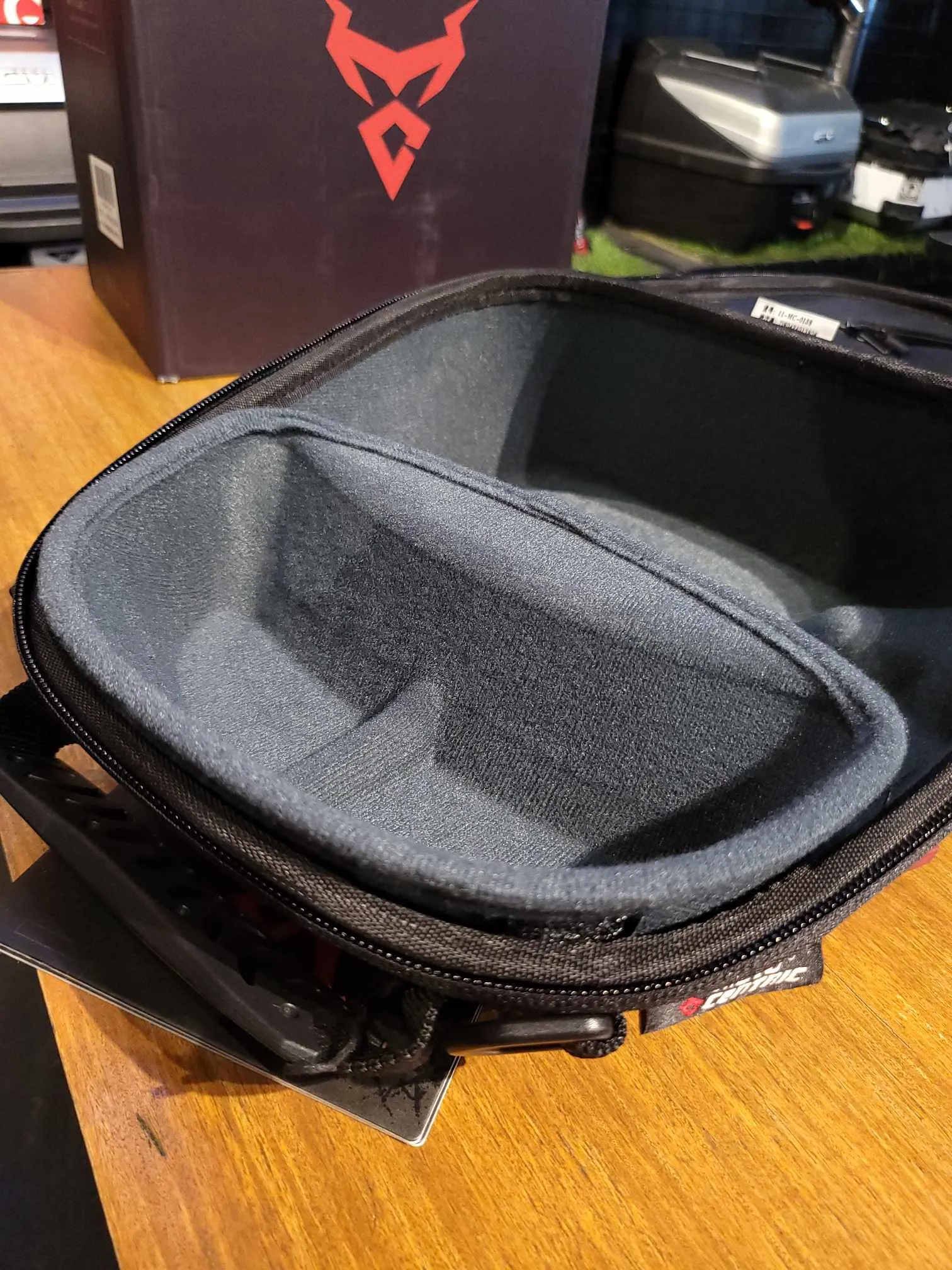 MOTOCENTRIC TANK BAG (BLACK)