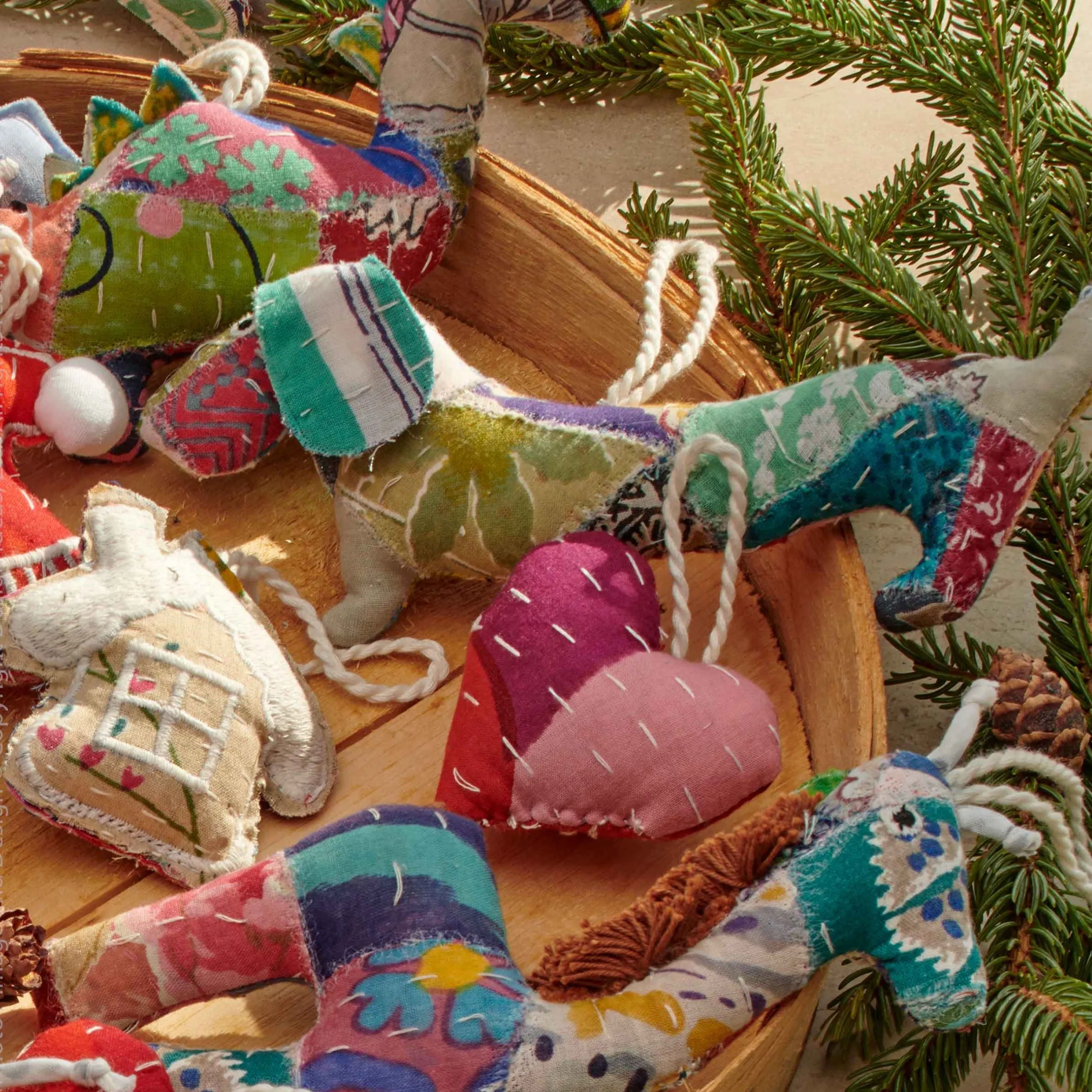 PATCHWORK CRNAMENTS