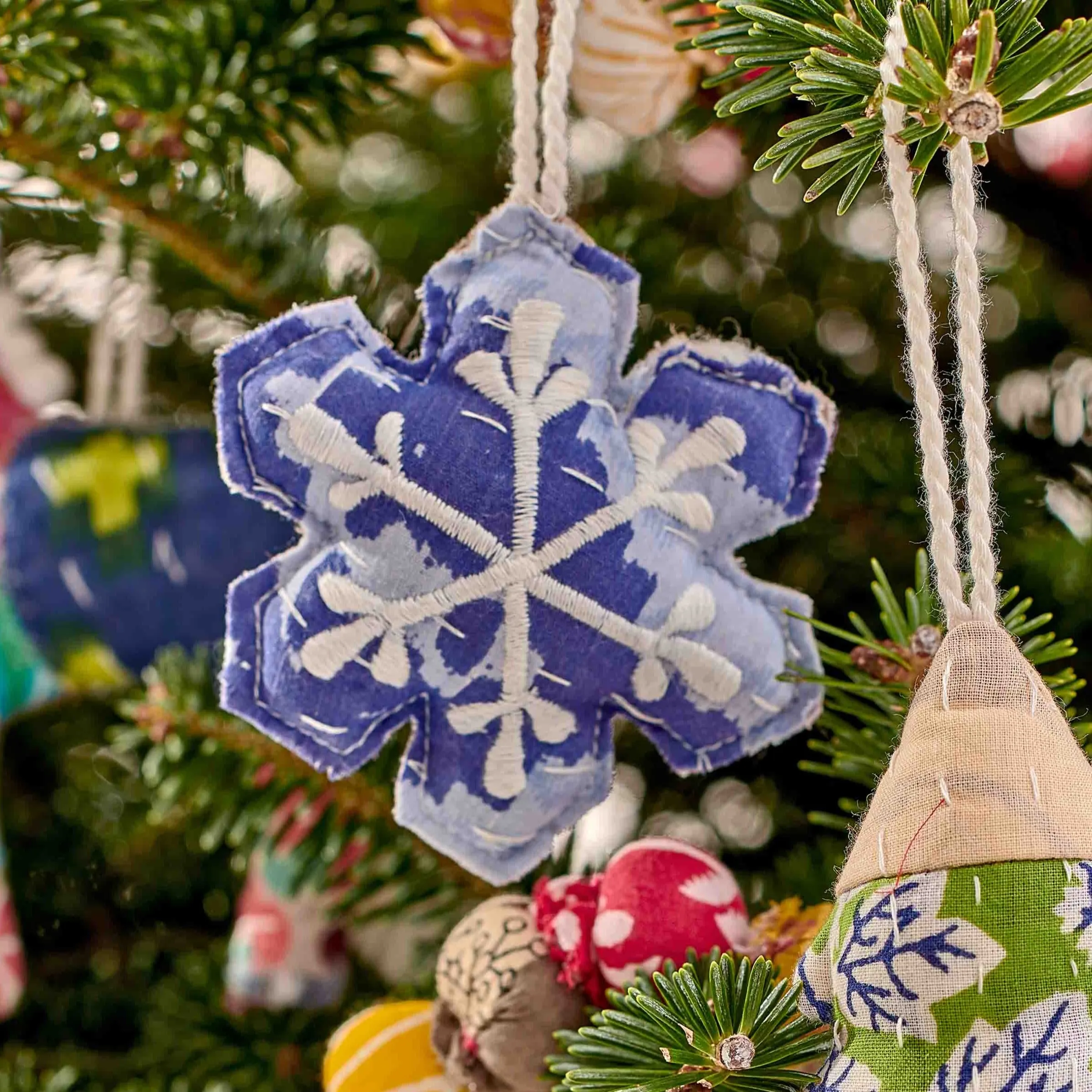PATCHWORK CRNAMENTS