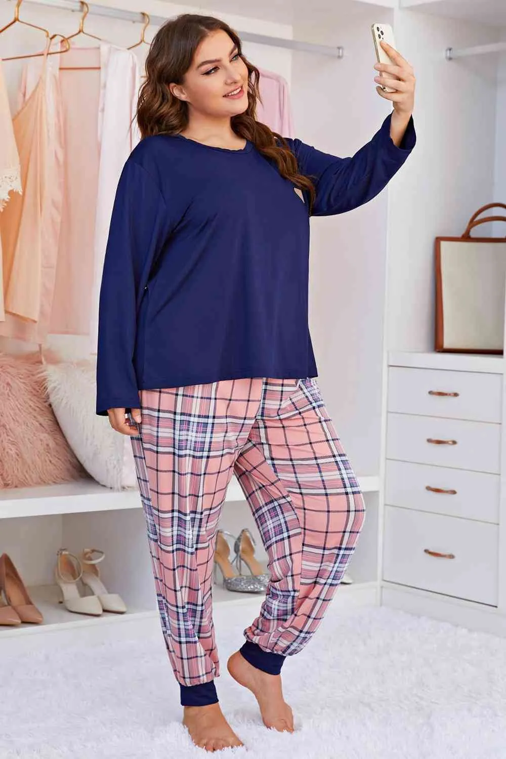 Plus Size Heart Graphic Top and Plaid Joggers Lounge Set (2 Colors)