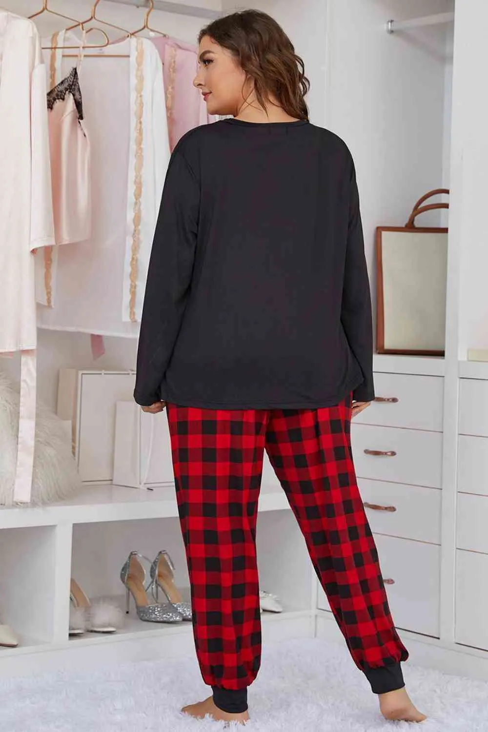 Plus Size Heart Graphic Top and Plaid Joggers Lounge Set (2 Colors)