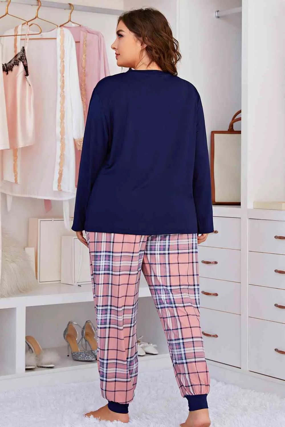 Plus Size Heart Graphic Top and Plaid Joggers Lounge Set (2 Colors)