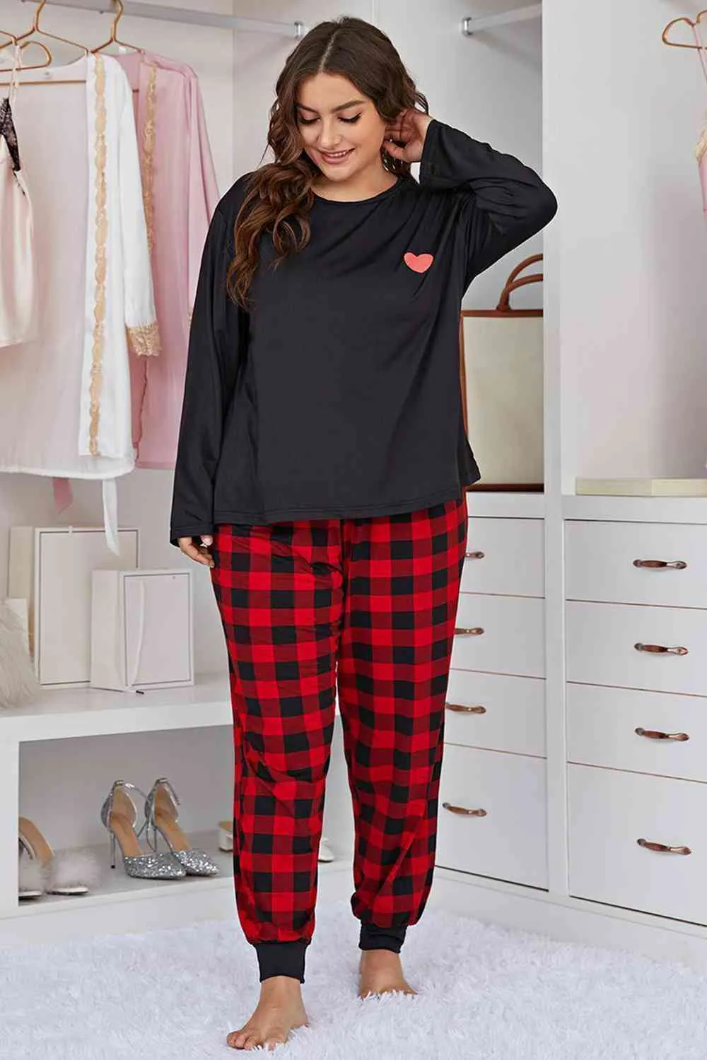 Plus Size Heart Graphic Top and Plaid Joggers Lounge Set (2 Colors)