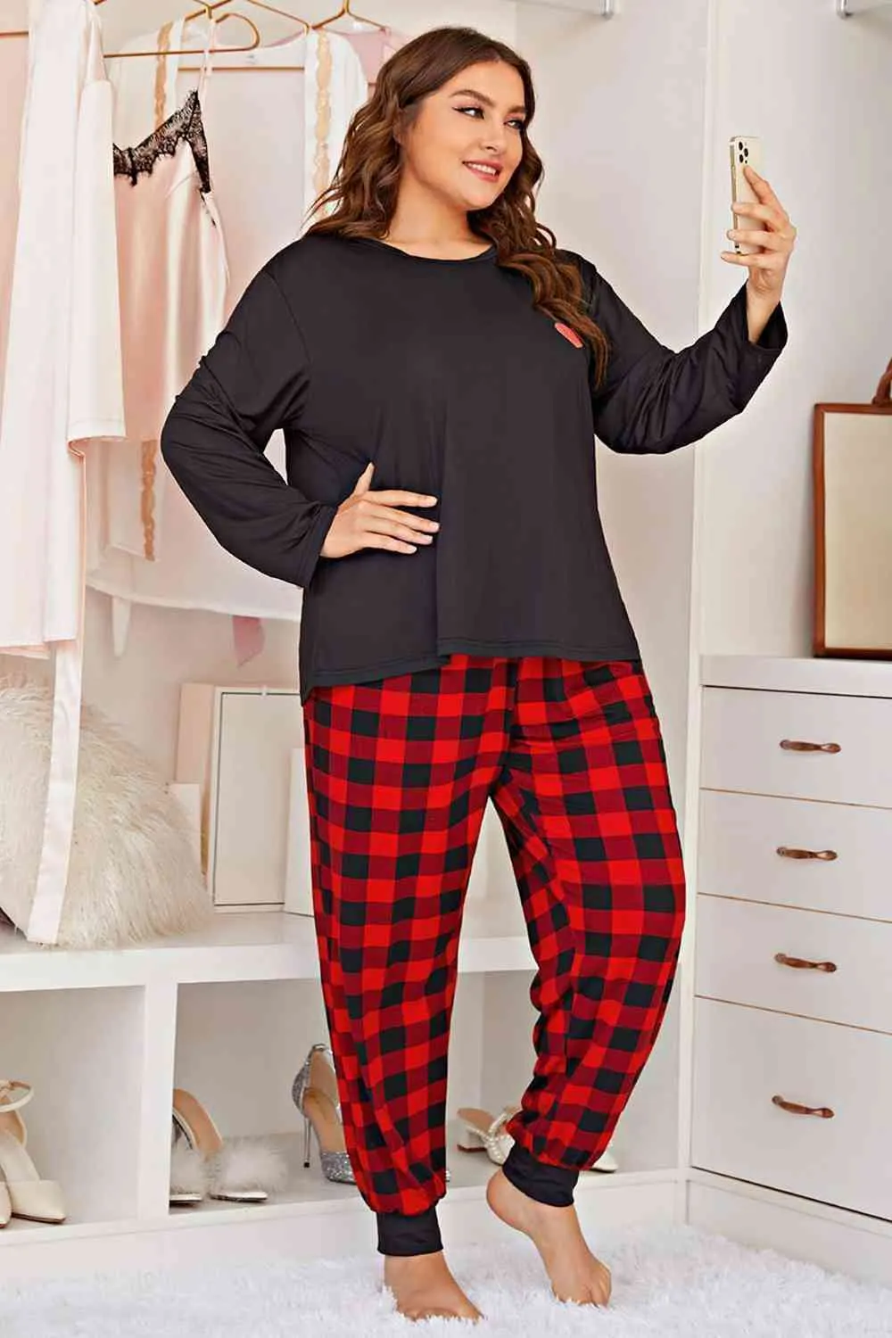 Plus Size Heart Graphic Top and Plaid Joggers Lounge Set (2 Colors)