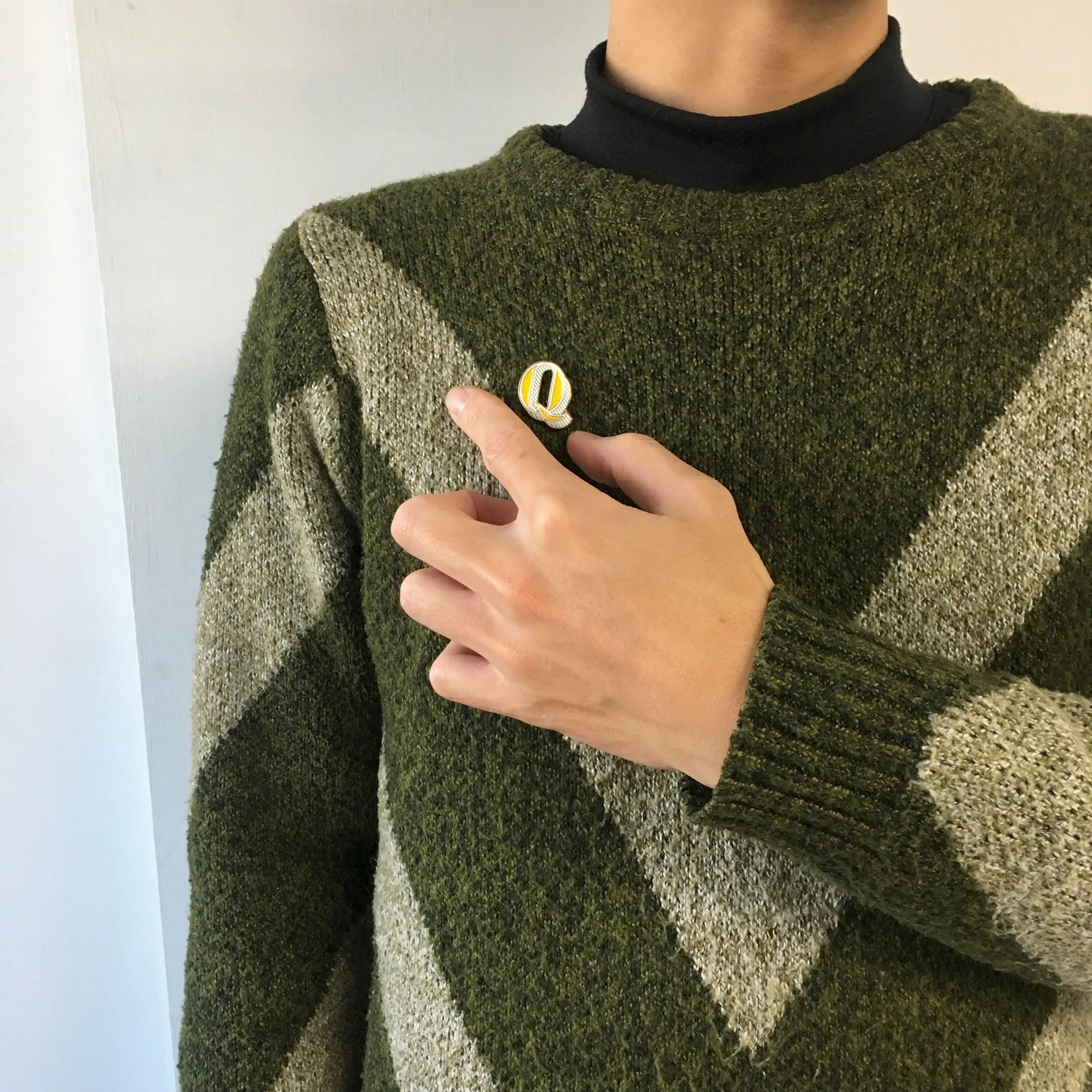 Q/Quirky Pin Badge and Card