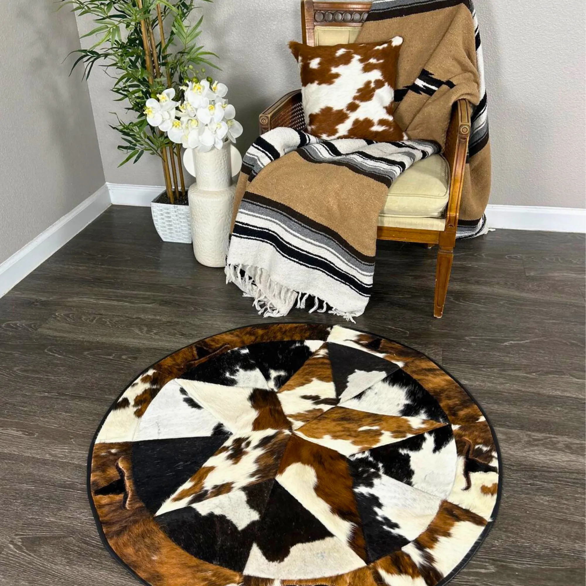 Round Patchwork Star Cowhide Rug - Size 40 Inches