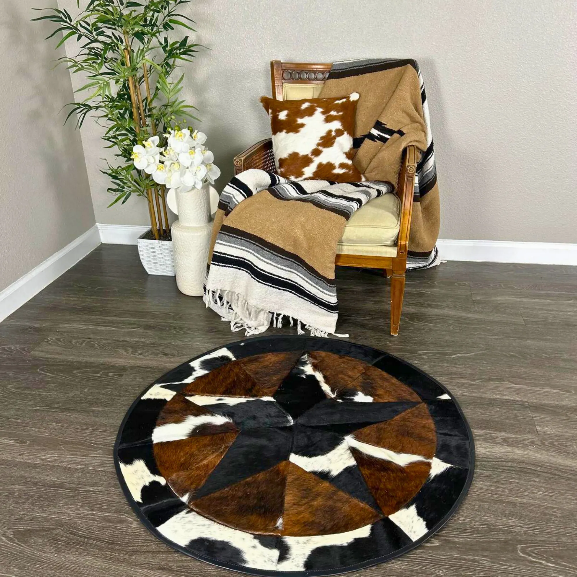 Round Patchwork Star Cowhide Rug - Size 40 Inches