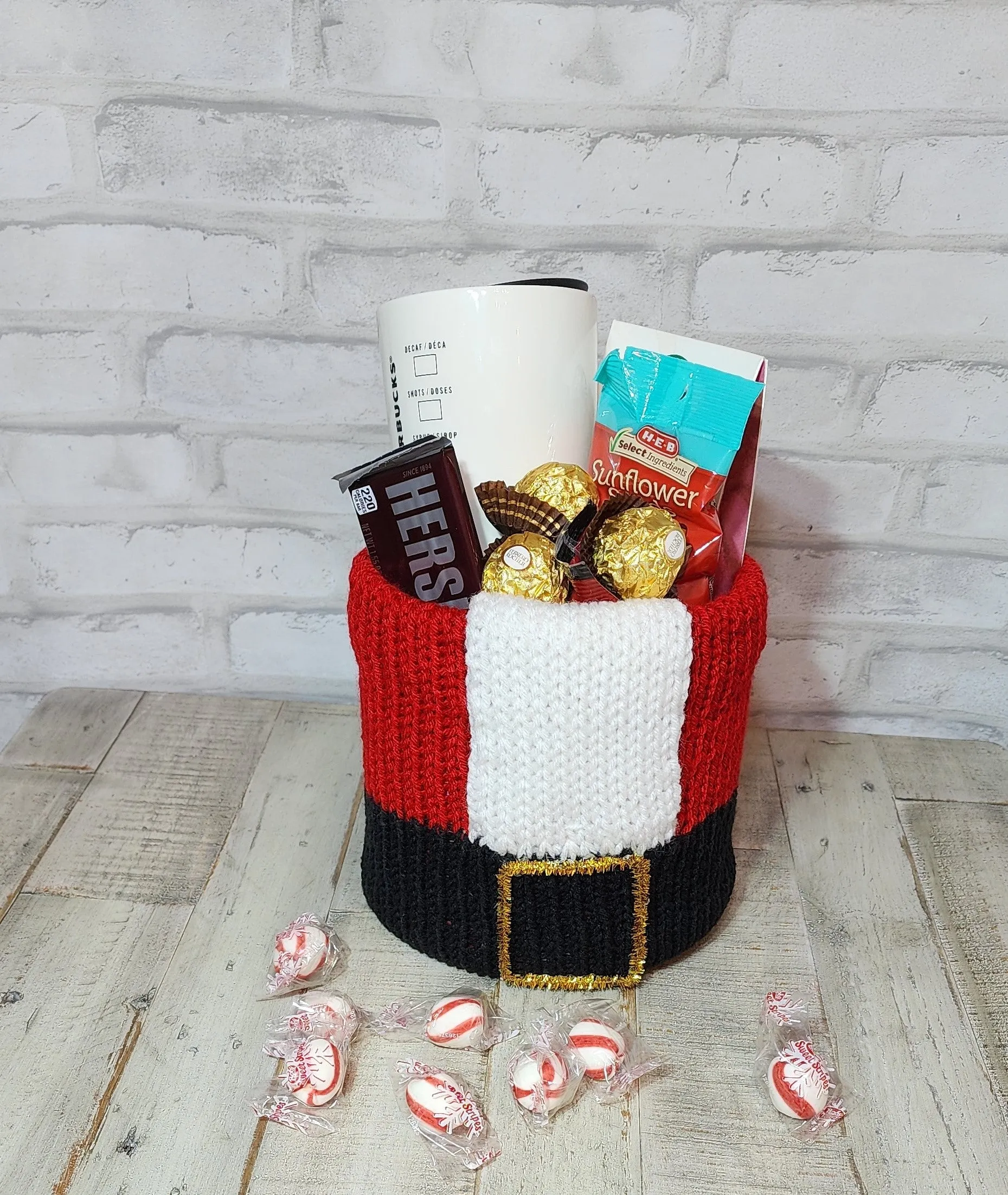 Santa Claus Gift Basket Addi King Pattern