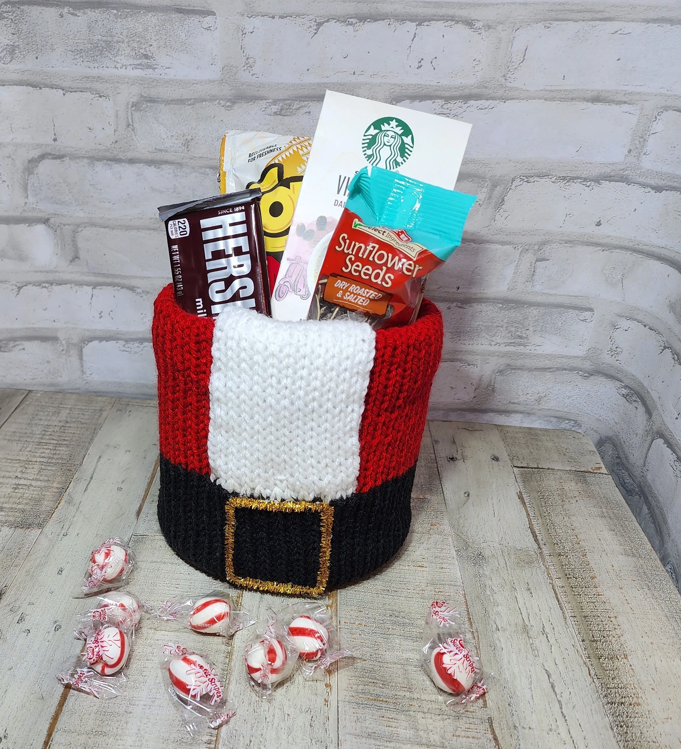 Santa Claus Gift Basket Addi King Pattern