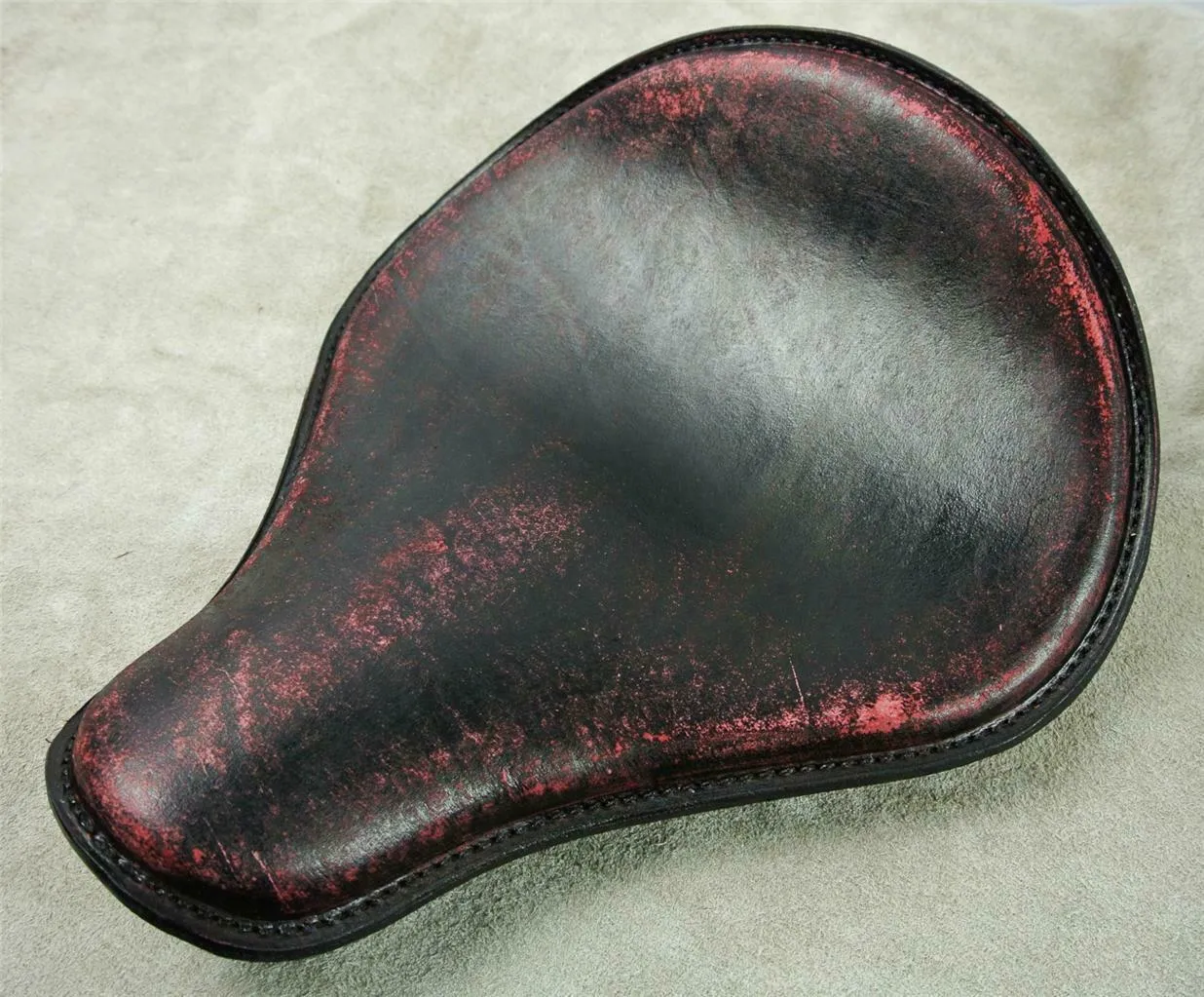SPRING SOLO SEAT CHOPPER BOBBER HARLEY SPORTSTER NIGHTSTE USA 12x13 BLK RED DIS